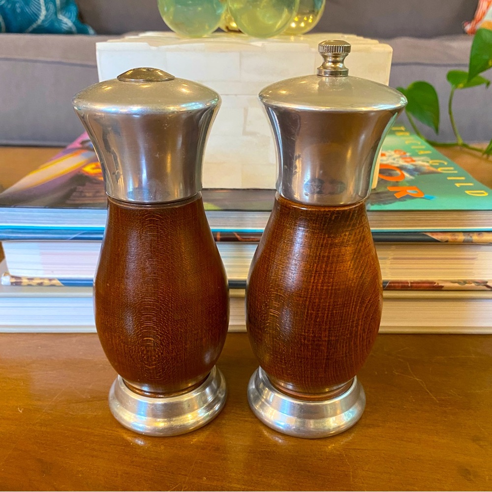VINTAGE VERITY SOUTHALL 6.25" WOODEN METAL SALT SHAKER & PEPPER GRINDER USA MCM